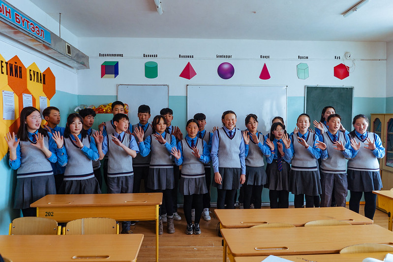 Oyunjargal’s classmates say their school’s name using sign language. Murun, Mongolia. Credit: GPE/Bat-Orgil Battulga