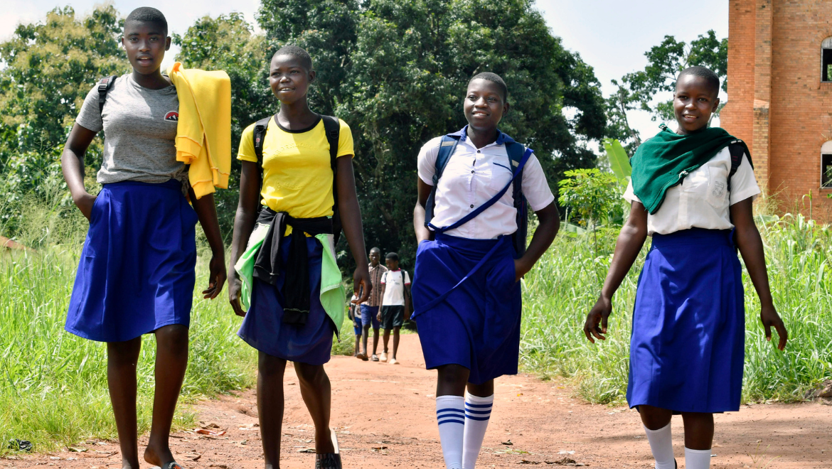 Students walk home from school, Yambio Province, South Sudan. Credit Jok Solomon, GPE