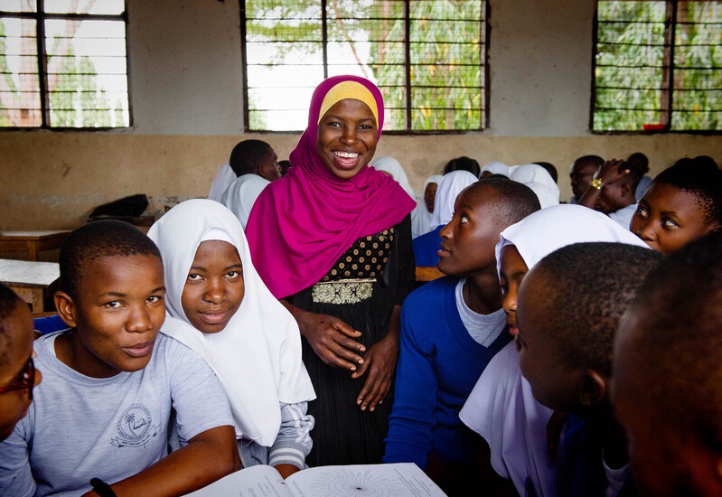 CAMFED Learner Guide Zuhura Ally works with students at her former secondary school in Bagamoyo, Tanzania. Credit: CAMFED/Eliza Powell